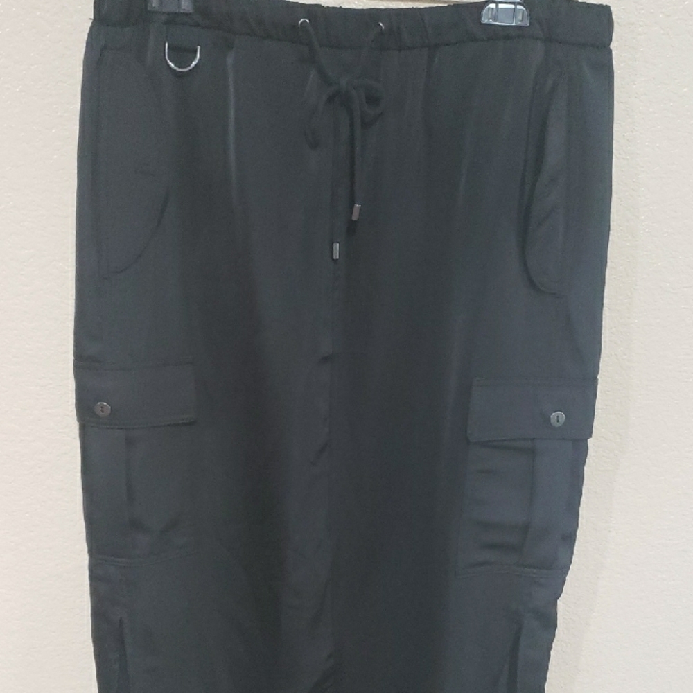 Women Black Cargo Skirt - Picture 2 of 4